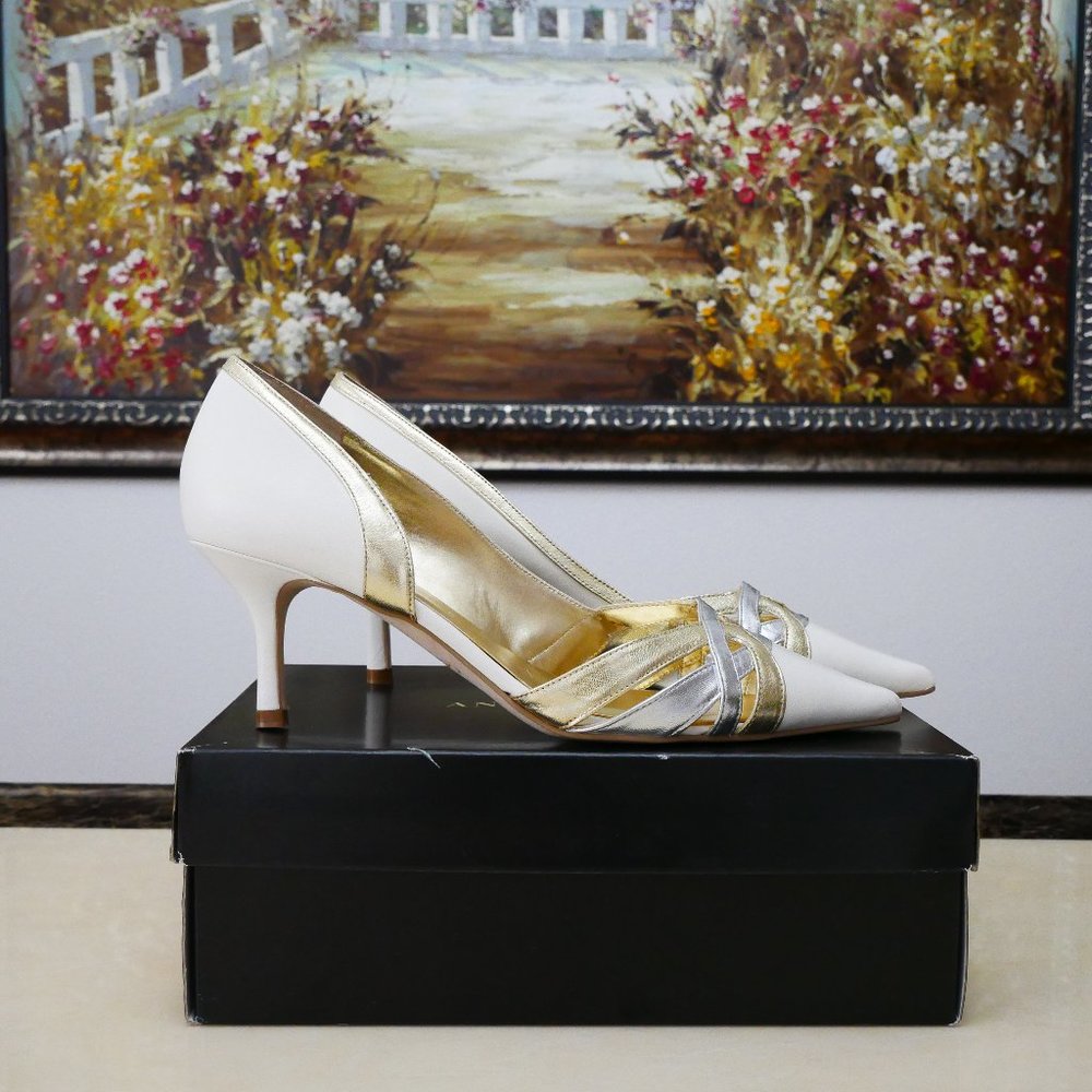 IVANKA TRUMP White Pump Heels Size 9